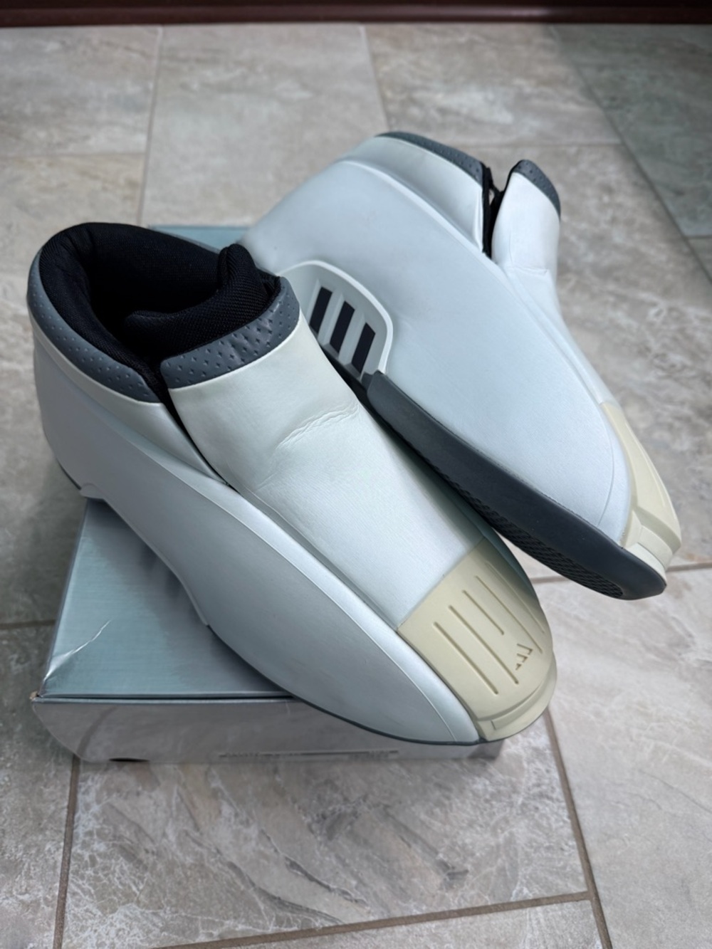 2001 adidas Kobe Two White Men's Sneakers
